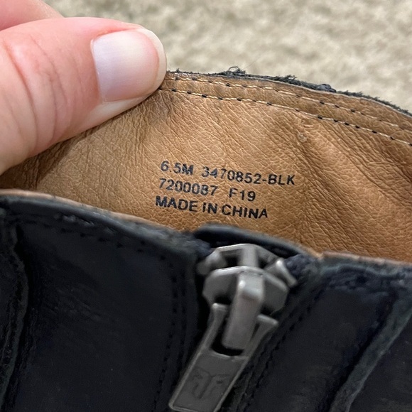Frye Essa Seam Bootie Black Leather Western Almond Toe Ankle Zip Sz 6.5 - Picture 9 of 15